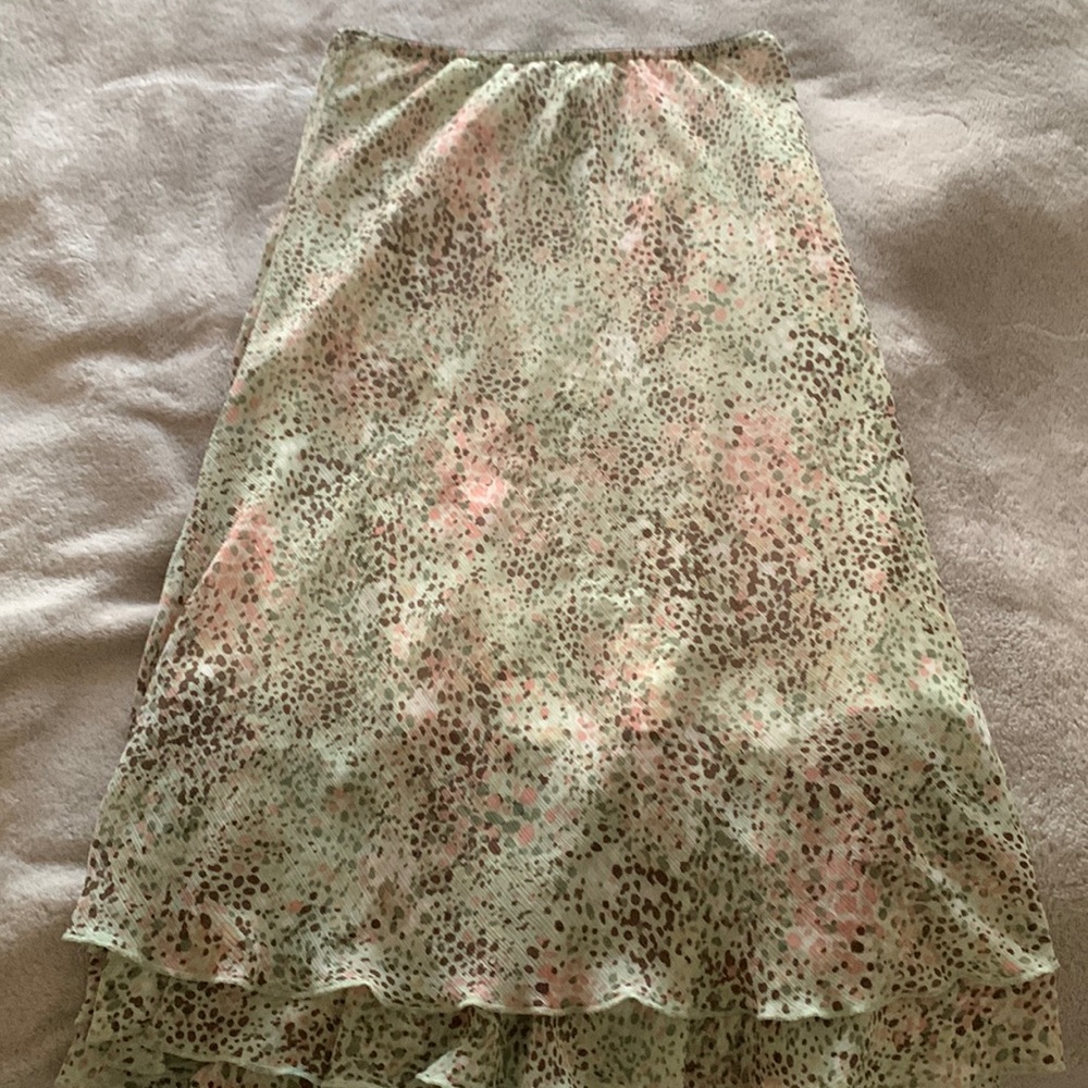 Green, garden, ruffle skirt.